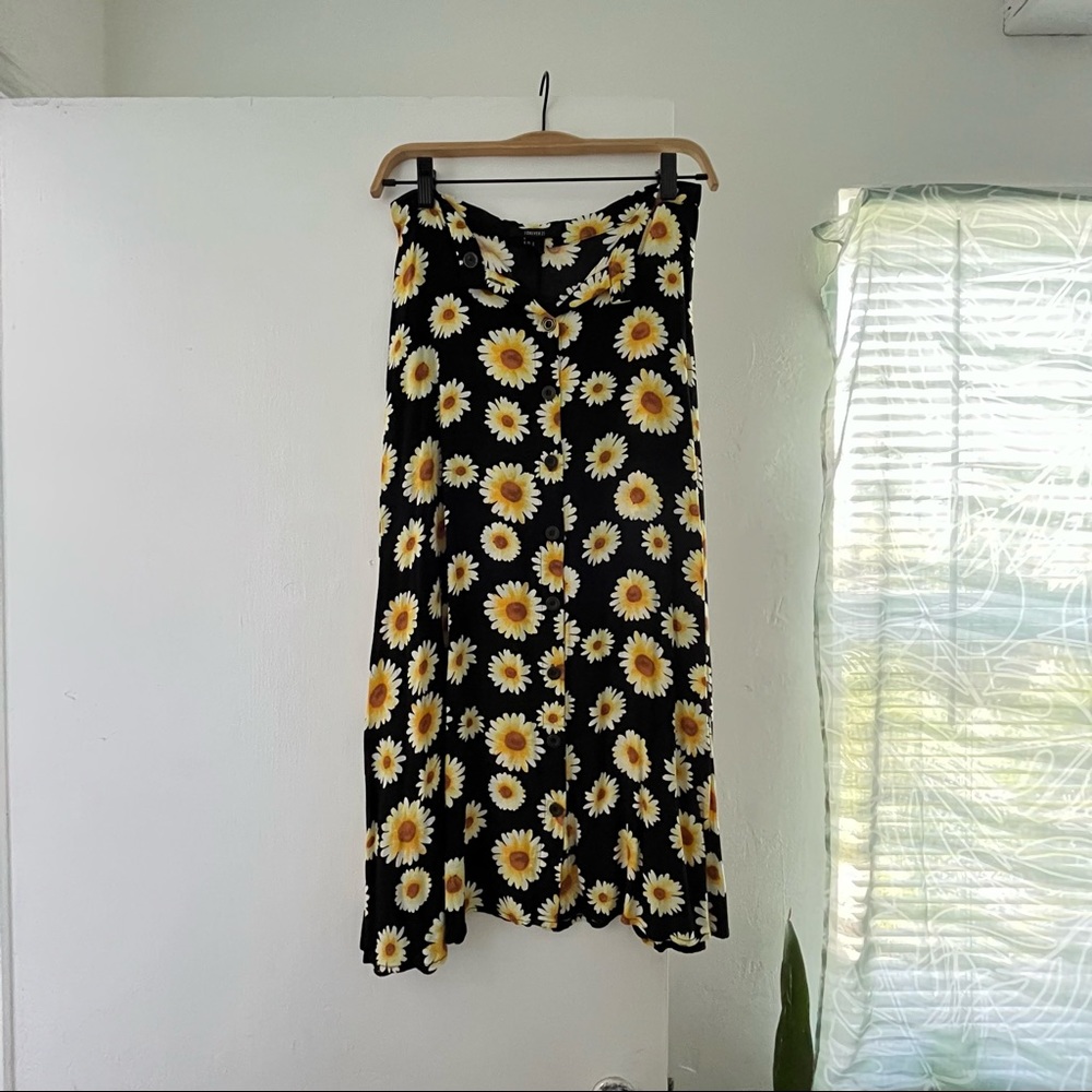 Forever 21 wild daisy skirt